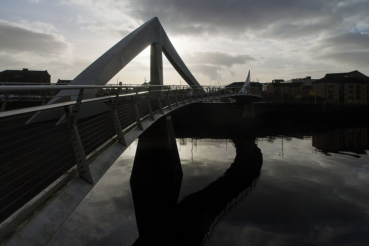 Tradeston Bridge, Glasgow, shown as local-area imagery